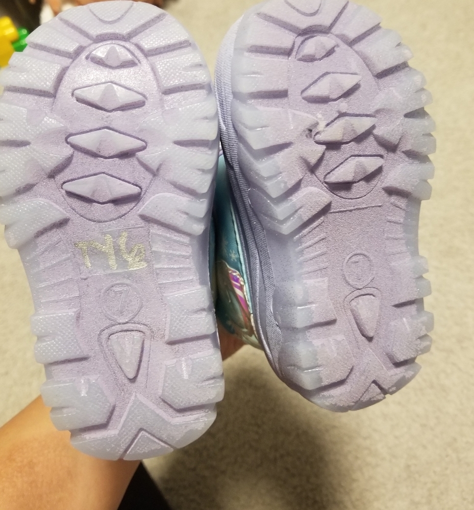 Disney Frozen light up boots - Picture 3 of 7